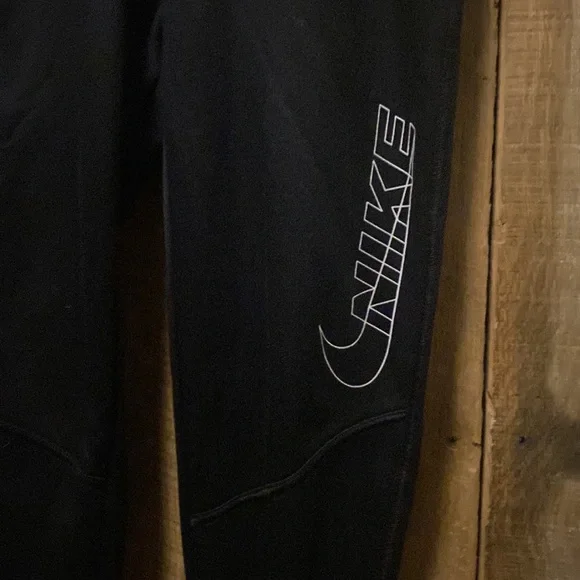 Boys Nike sweatpants - Picture 2 of 3